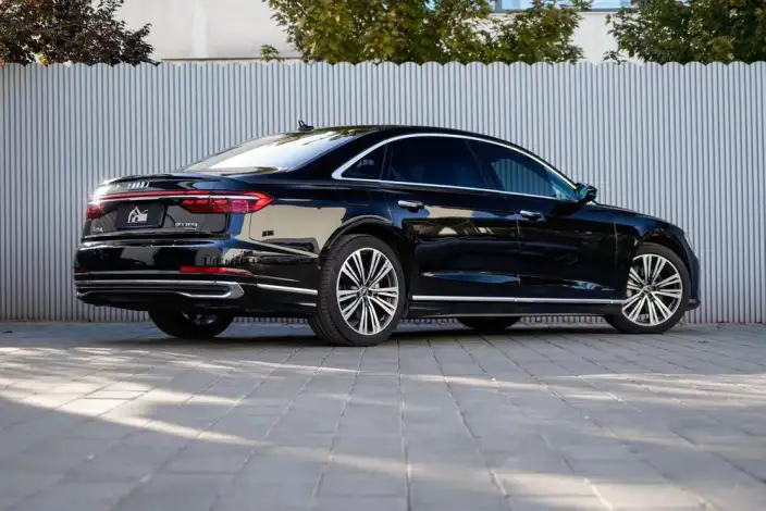 Audi A8 2022 Model A8L 50 TFSI quattro Comfort Model Collector Edition Edition – фото 4