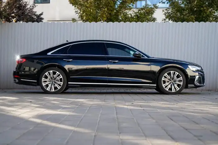 Audi A8 2022 Model A8L 50 TFSI quattro Comfort Model Collector Edition Edition – фото 5