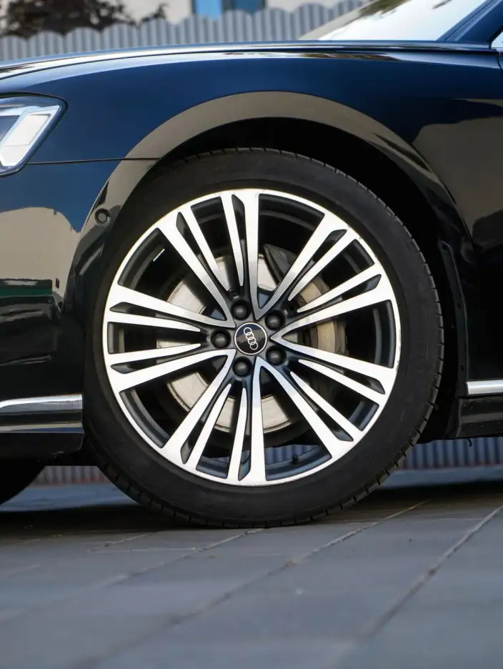 Audi A8 2022 Model A8L 50 TFSI quattro Comfort Model Collector Edition Edition – фото 6