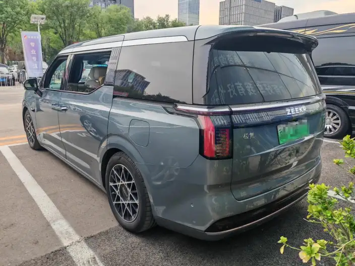 ZEEKR 009 2024 Model VI seat Executive Edition 4WD 140kWh – фото 3