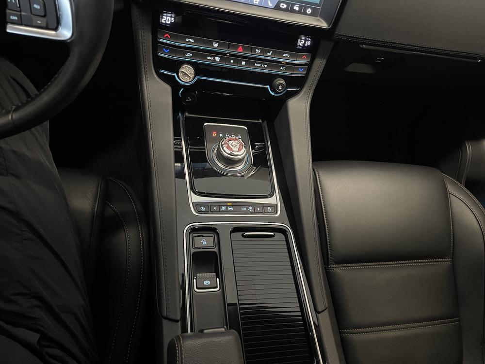 Jaguar F-PACE 2020 2.0T 4WD Urban Exclusive Edition – фото 13
