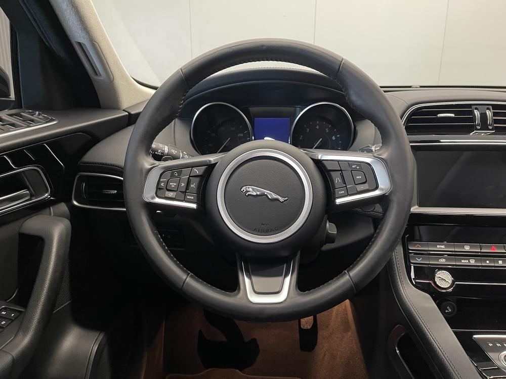 Jaguar F-PACE 2020 2.0T 4WD Urban Exclusive Edition – фото 17