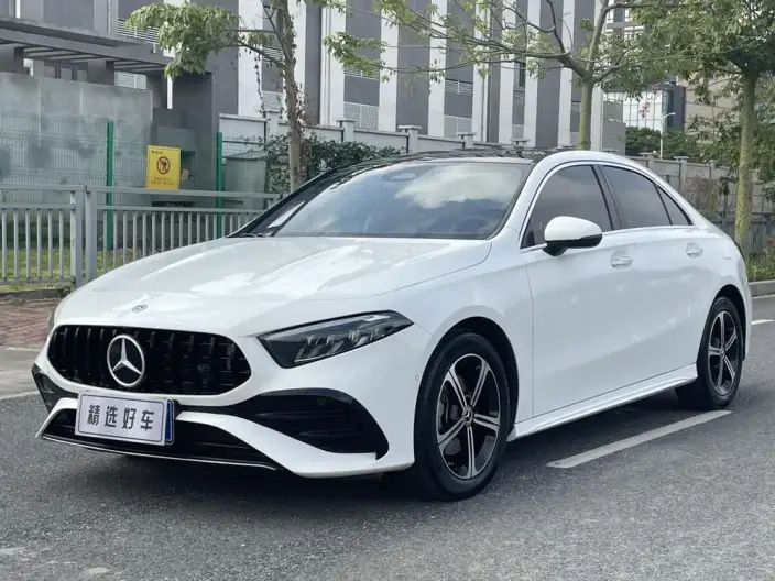 Mercedes-Benz A-class 2023 Model A 200 L Sports sedan Fashion Edition – фото 1