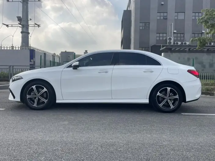 Mercedes-Benz A-class 2023 Model A 200 L Sports sedan Fashion Edition – фото 4