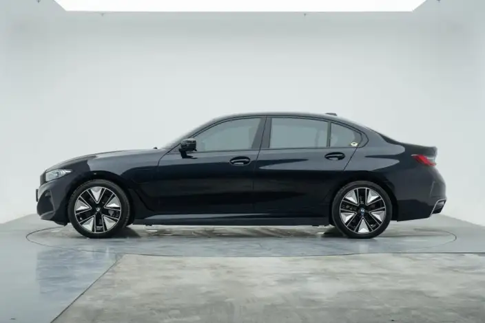 BMW i3 2025 Model eDrive40L Night Edition Sports Set – фото 4