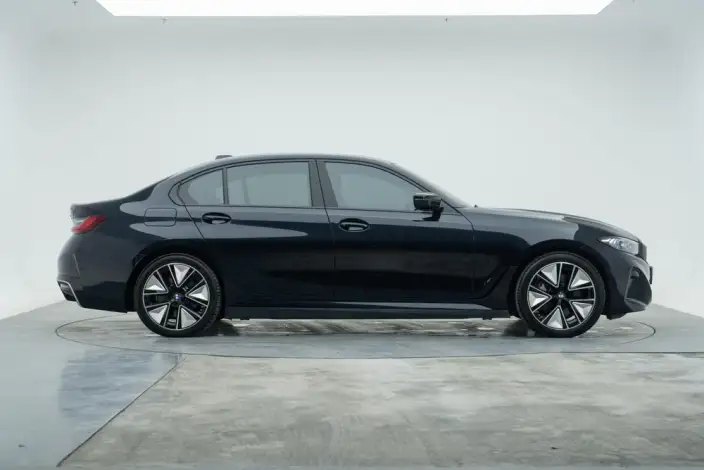 BMW i3 2025 Model eDrive40L Night Edition Sports Set – фото 8
