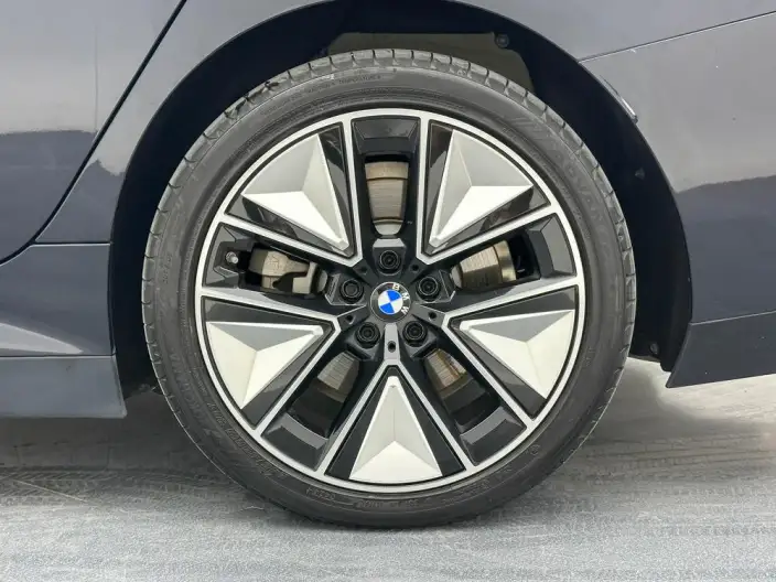 BMW i3 2025 Model eDrive40L Night Edition Sports Set – фото 9