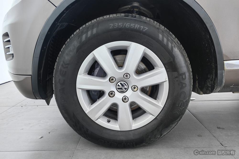 Volkswagen Touareg 2011 3.0 TSI Base – фото 9