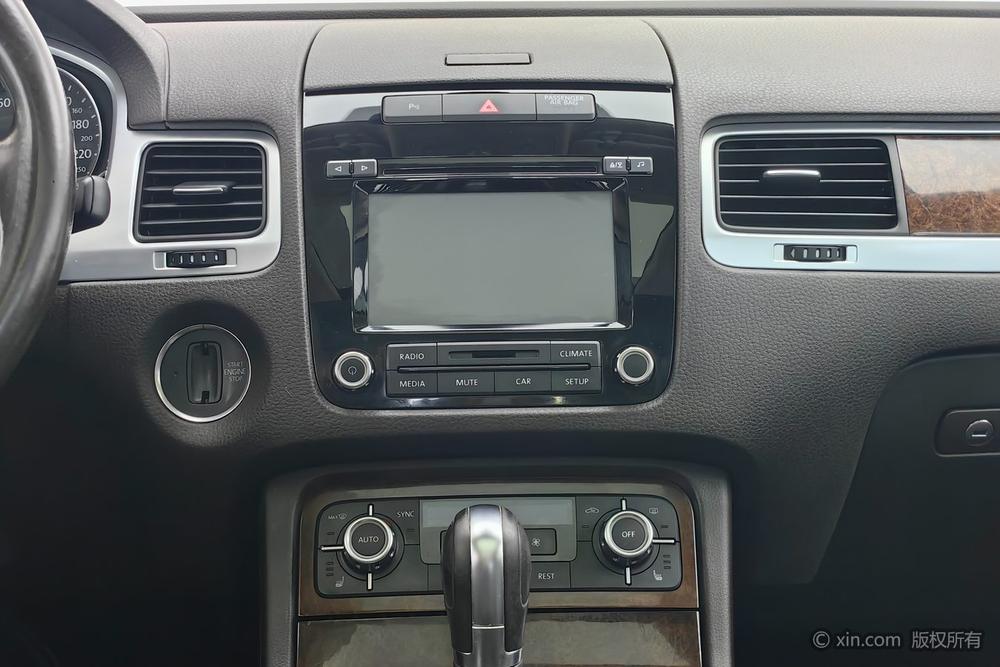 Volkswagen Touareg 2011 3.0 TSI Base – фото 12
