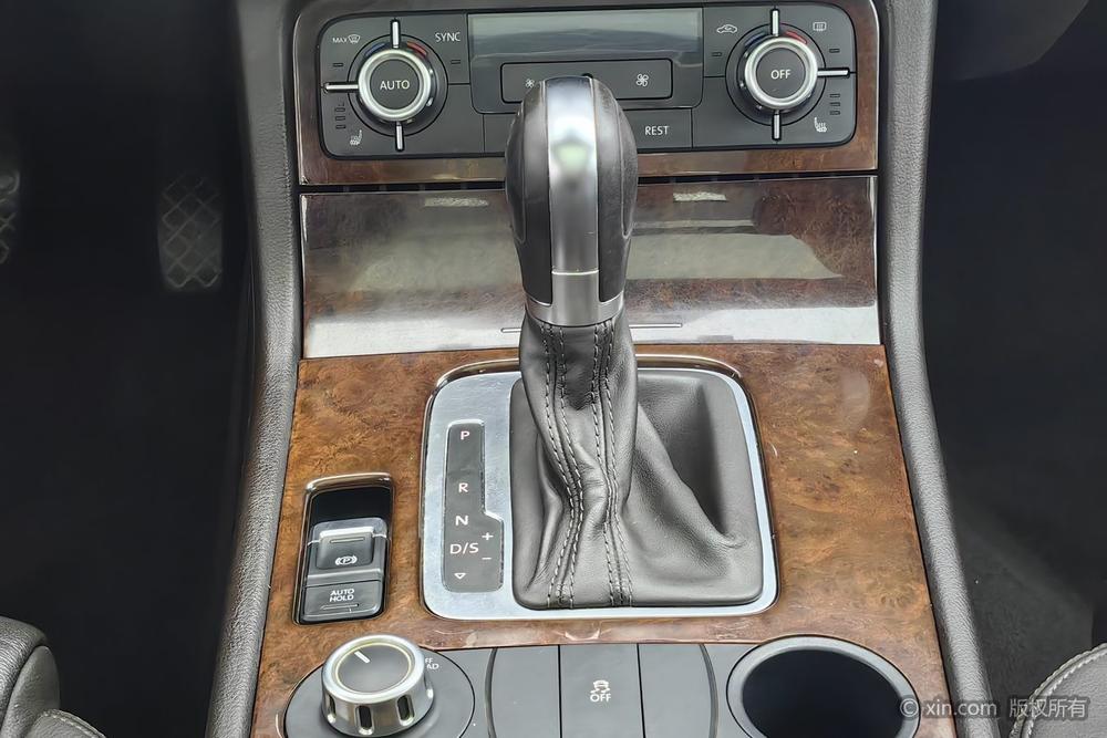 Volkswagen Touareg 2011 3.0 TSI Base – фото 15