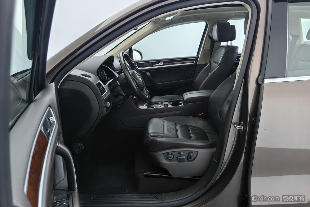 Volkswagen Touareg 2011 3.0 TSI Base – фото 17