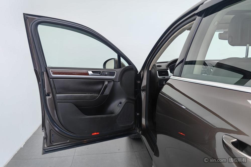 Volkswagen Touareg 2011 3.0 TSI Base – фото 21