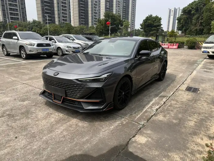 Changan UNI-V 2023 Model 1.5T Sports Edition – фото 1