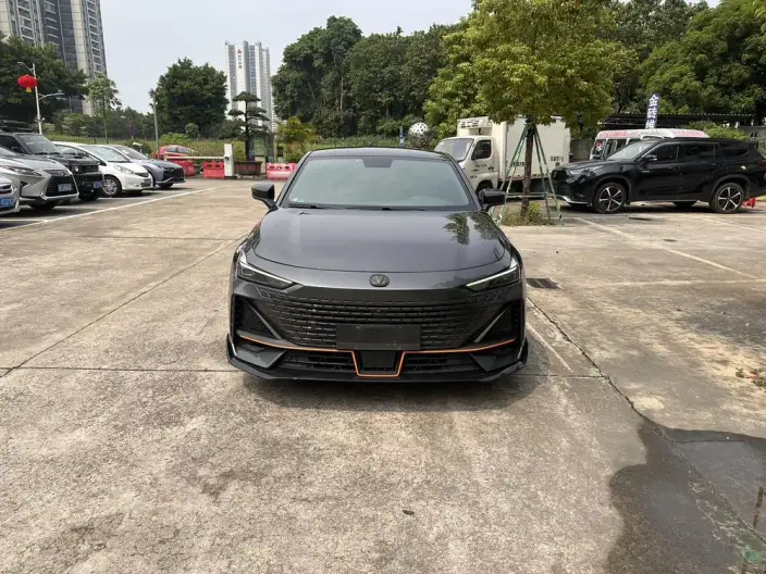 Changan UNI-V 2023 Model 1.5T Sports Edition – фото 2