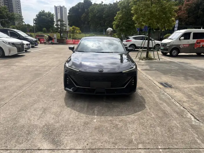Changan UNI-V 2022 Model 1.5T Noble Model – фото 2