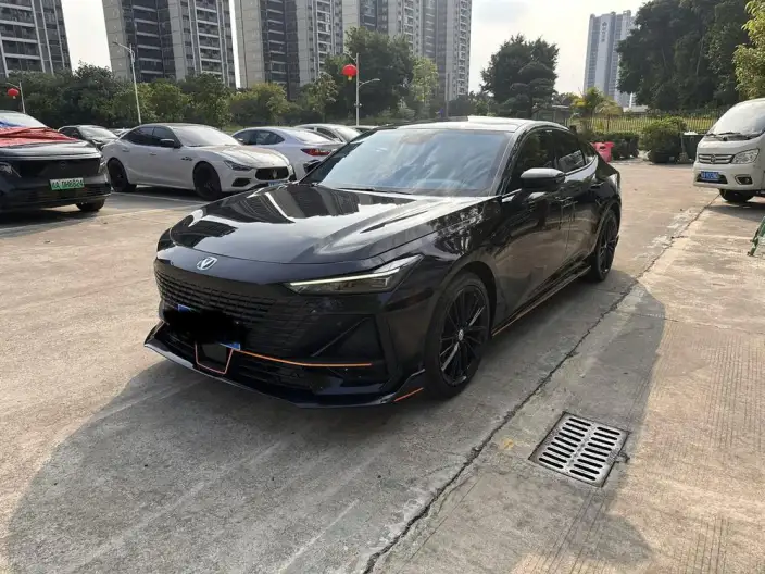 Changan UNI-V 2023 Model 1.5T Sports Edition – фото 1