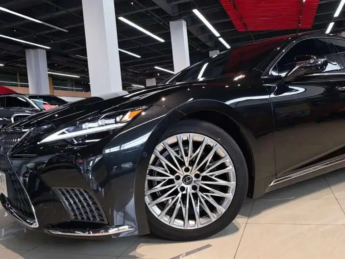 Lexus LS 2024 Model 500h Executive Edition – фото 8