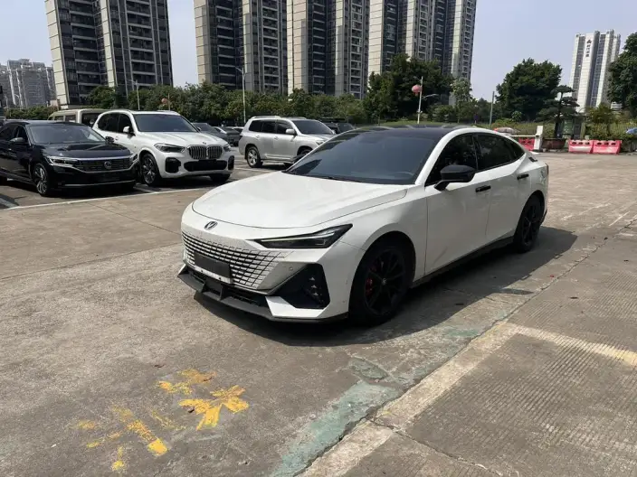 Changan UNI-V 2023 Model 1.5T Noble Model – фото 1