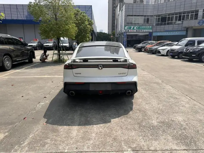 Changan UNI-V 2023 Model 1.5T Noble Model – фото 5