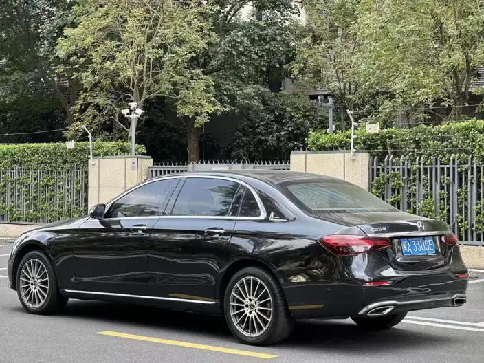 Mercedes-Benz E-Class 2022 Model E 260 L sedan – фото 3