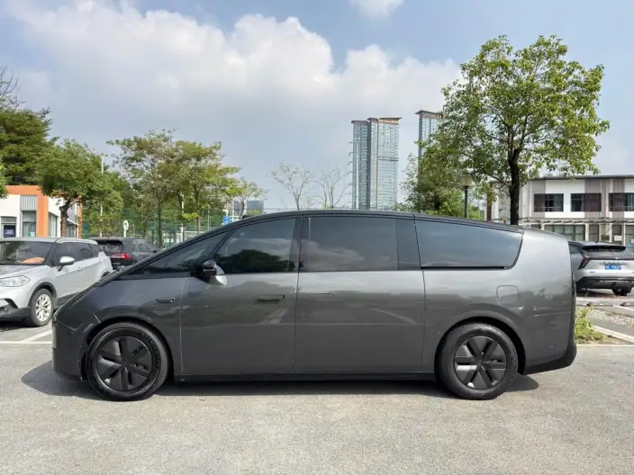Li Auto MEGA 2024 Model Ultra Edition – фото 3