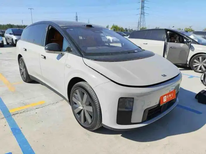 Li Auto i8 2025 Model Standard Edition – фото 2
