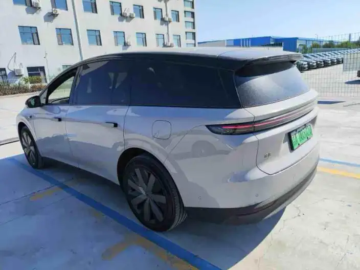 Li Auto i8 2025 Model Standard Edition – фото 3