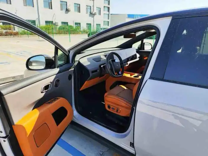 Li Auto i8 2025 Model Standard Edition – фото 9