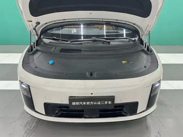 Li Auto i8 2025 Model Standard Edition – фото 8