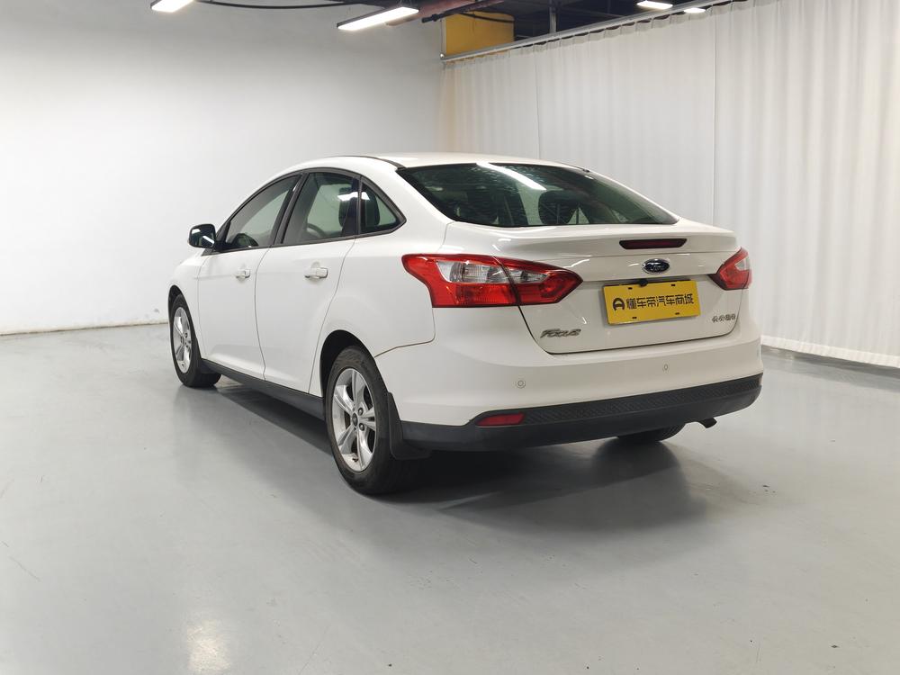 Ford Focus 2012 Sedan 1.6L Automatic Fashion – фото 5