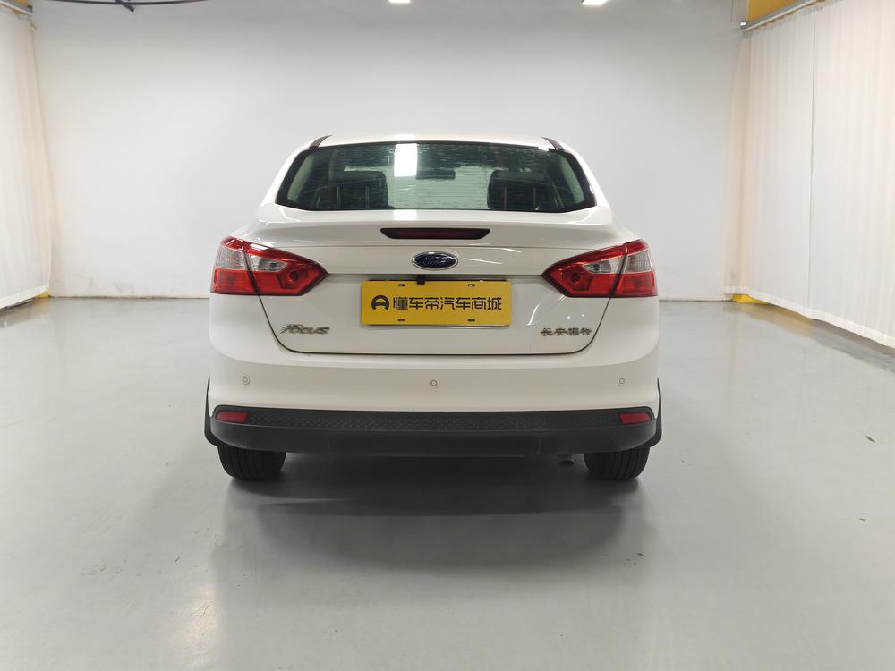 Ford Focus 2012 Sedan 1.6L Automatic Fashion – фото 6
