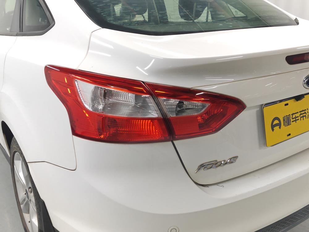 Ford Focus 2012 Sedan 1.6L Automatic Fashion – фото 13