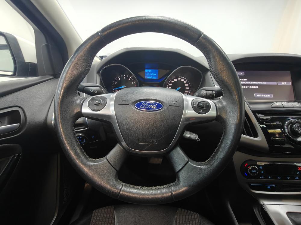 Ford Focus 2012 Sedan 1.6L Automatic Fashion – фото 16