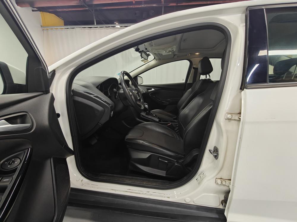 Ford Focus 2012 Sedan 1.6L Automatic Fashion – фото 17