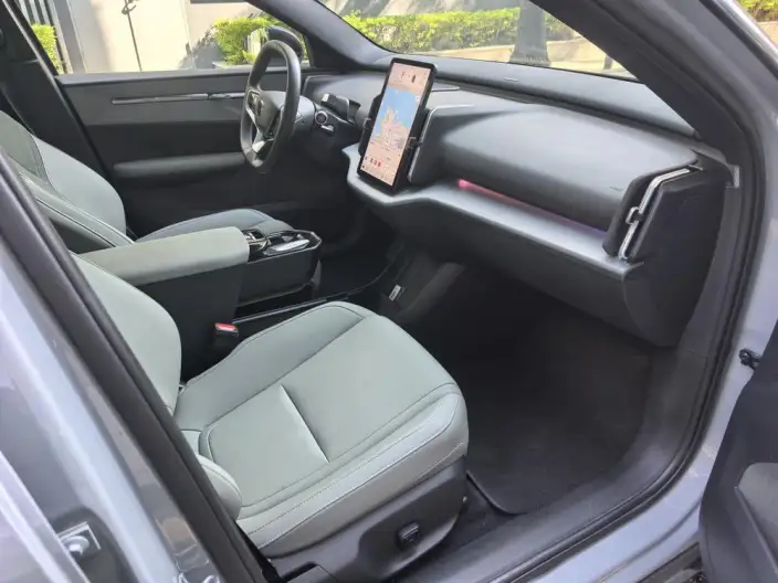 Volvo EX30 2025 Model Rear Drive Long Battery Life Pro Edition Ultra – фото 7