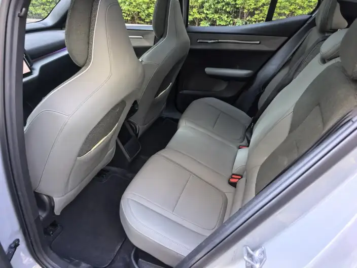 Volvo EX30 2025 Model Rear Drive Long Battery Life Pro Edition Ultra – фото 10