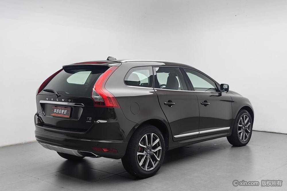 Volvo XC60 2017 T5 AWD Smart Range L Class Edition – фото 4