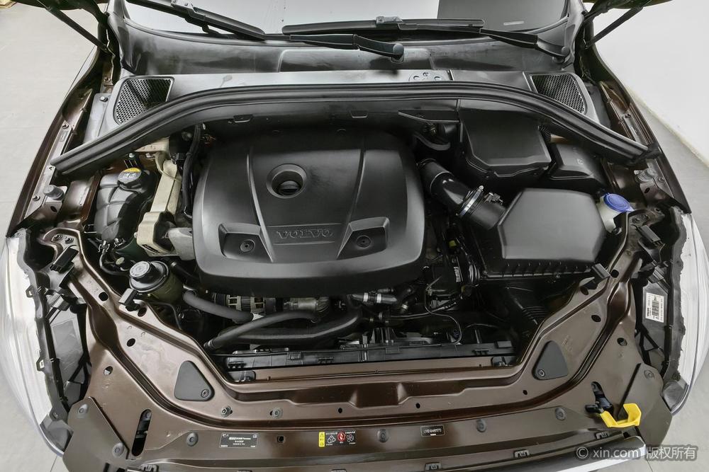 Volvo XC60 2017 T5 AWD Smart Range L Class Edition – фото 5