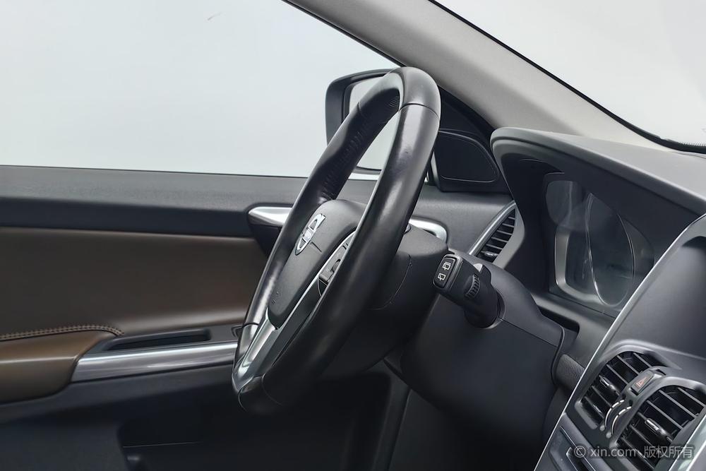 Volvo XC60 2017 T5 AWD Smart Range L Class Edition – фото 8