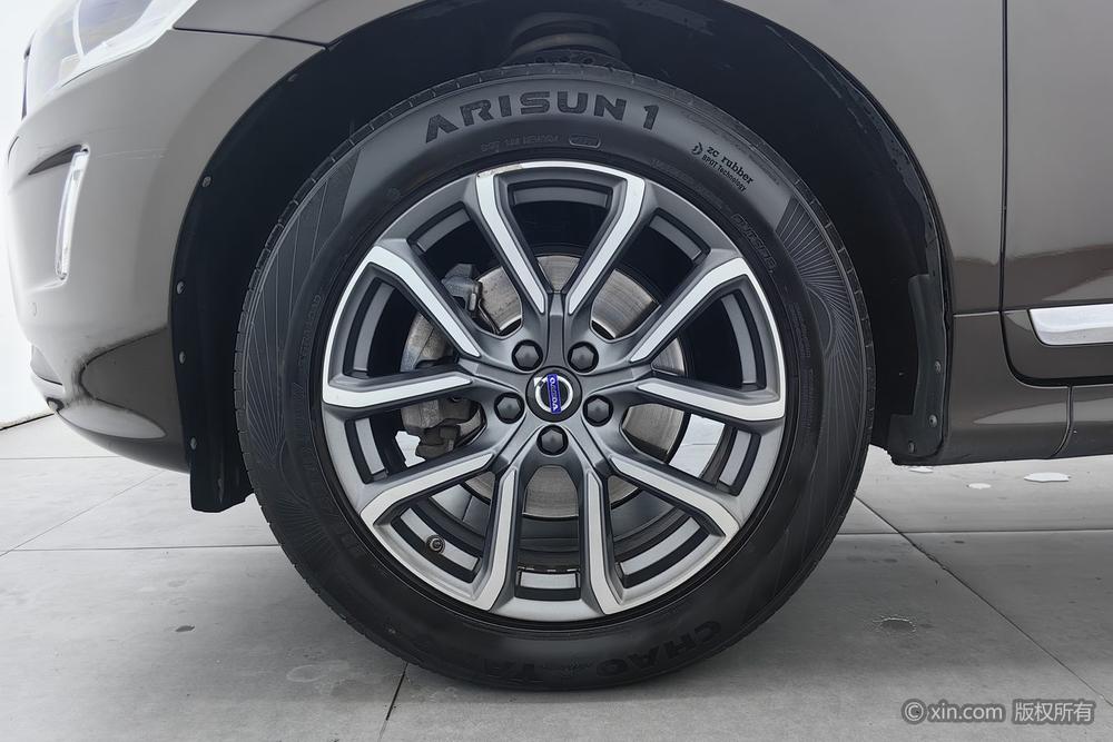 Volvo XC60 2017 T5 AWD Smart Range L Class Edition – фото 9