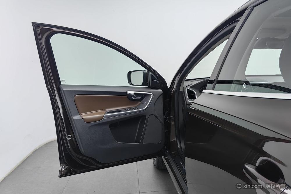 Volvo XC60 2017 T5 AWD Smart Range L Class Edition – фото 21