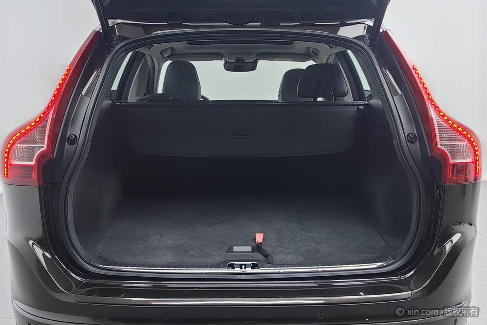 Volvo XC60 2017 T5 AWD Smart Range L Class Edition – фото 23