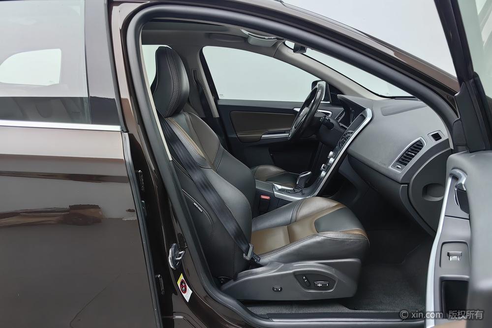 Volvo XC60 2017 T5 AWD Smart Range L Class Edition – фото 24