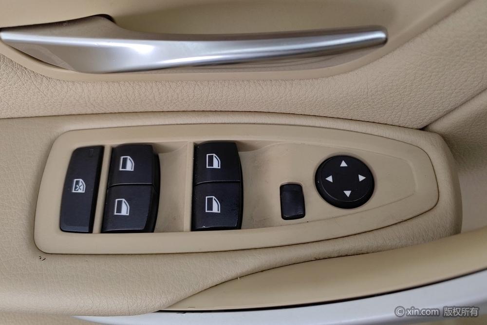 BMW 3 Series 2014 320i Dynamic – фото 23