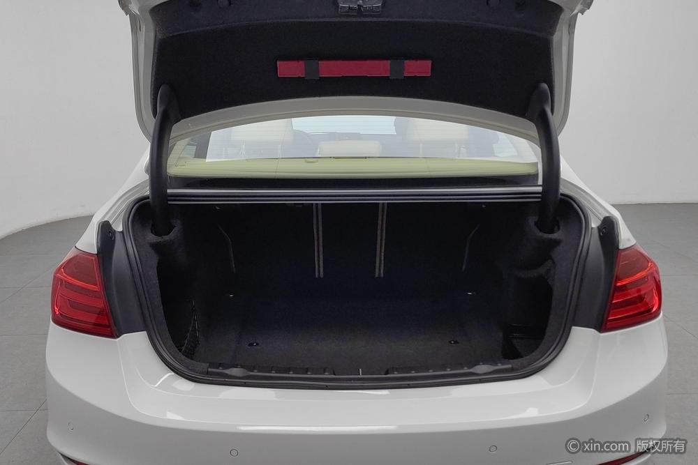 BMW 3 Series 2014 320i Dynamic – фото 24