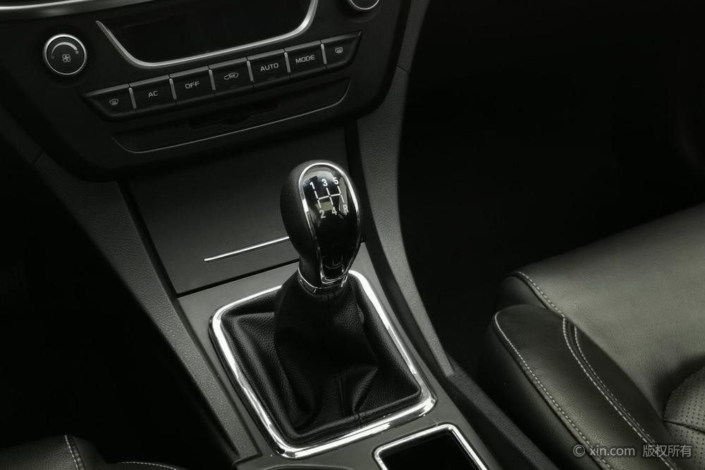 Geely Emgrand 2017 Sedan Millionth 1.5L Manual Upward – фото 16
