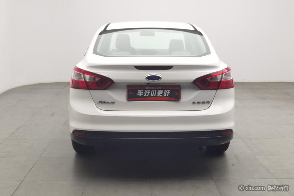 Ford Focus 2012 Sedan 1.6L Manual Comfort – фото 3