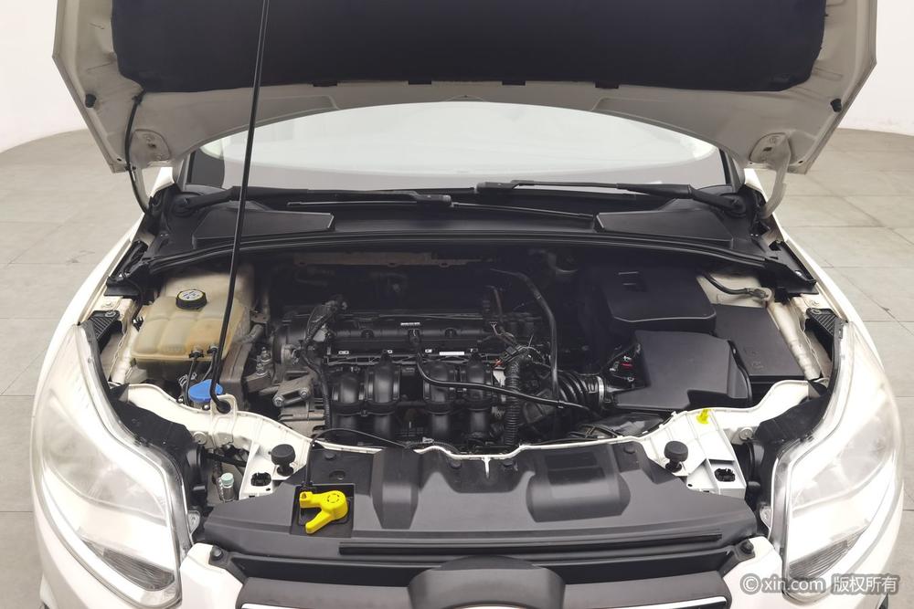 Ford Focus 2012 Sedan 1.6L Manual Comfort – фото 5