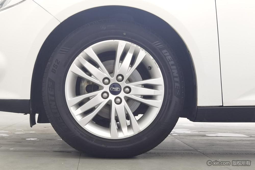 Ford Focus 2012 Sedan 1.6L Manual Comfort – фото 10