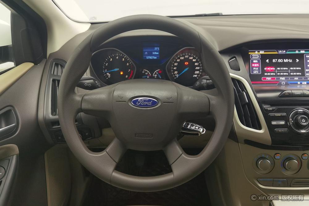 Ford Focus 2012 Sedan 1.6L Manual Comfort – фото 14